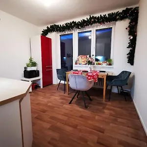 Cely Apartman Podlesi 54m2 S Dvema Balkony A S Novou Manzelskou Posteli, Zatim Neni Na Fotkach Apartmán
