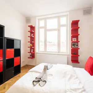Stylovy S Cervenou Pohovkou Kousek Od Hlavniho Nadrazi Apartmán