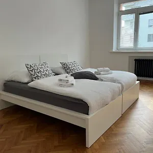 Soukromy V Tripokojovem Byte - Private In Three Flat Ubytování v soukromí